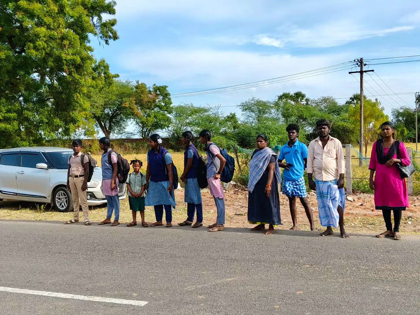 பயணிகள் நிழற்கூடம் தேவை பயணிகள் நிழற்கூடம் தேவை