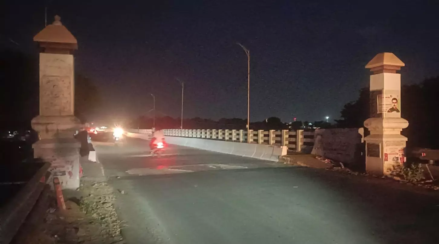 மின்விளக்கு அவசியம் மின்விளக்கு அவசியம்