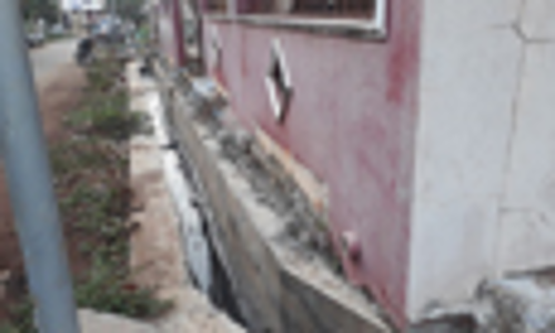 பாதியில் நிற்கும் பணி பாதியில் நிற்கும் பணி