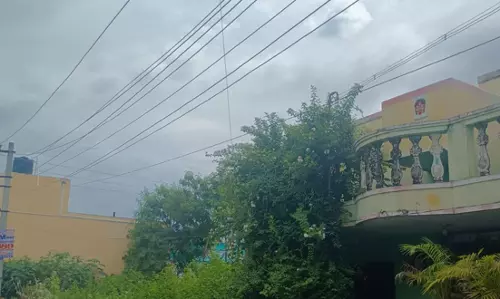 தாழ்வாக இருக்கும் மின்கம்பிகள்