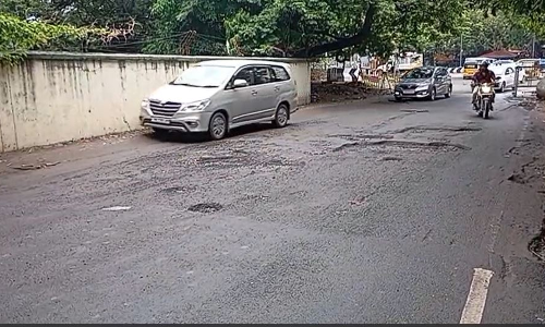 பல்லாங்குழி சாலை பல்லாங்குழி சாலை