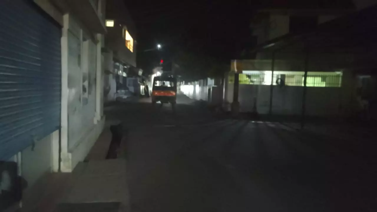 ஔிராத தெருவிளக்கு ஔிராத தெருவிளக்கு