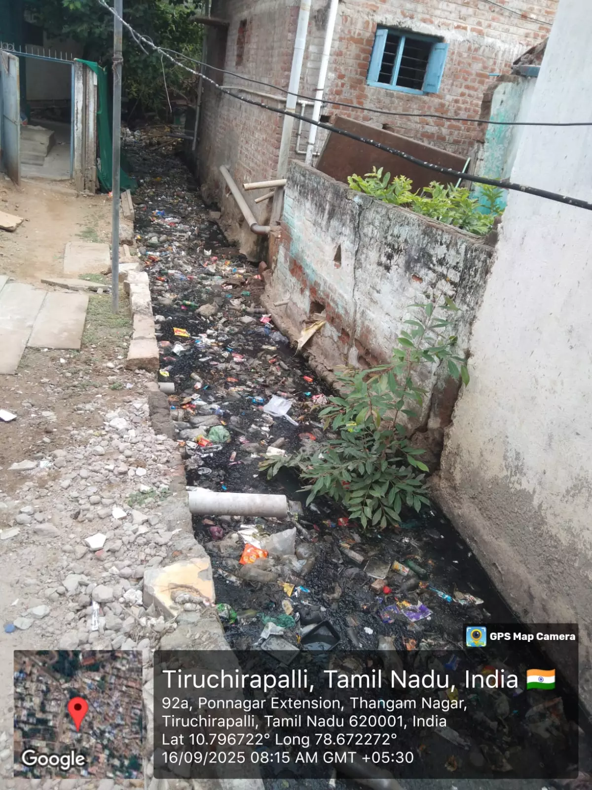 தேங்கி நிற்கும் கழிவுநீர் தேங்கி நிற்கும் கழிவுநீர்