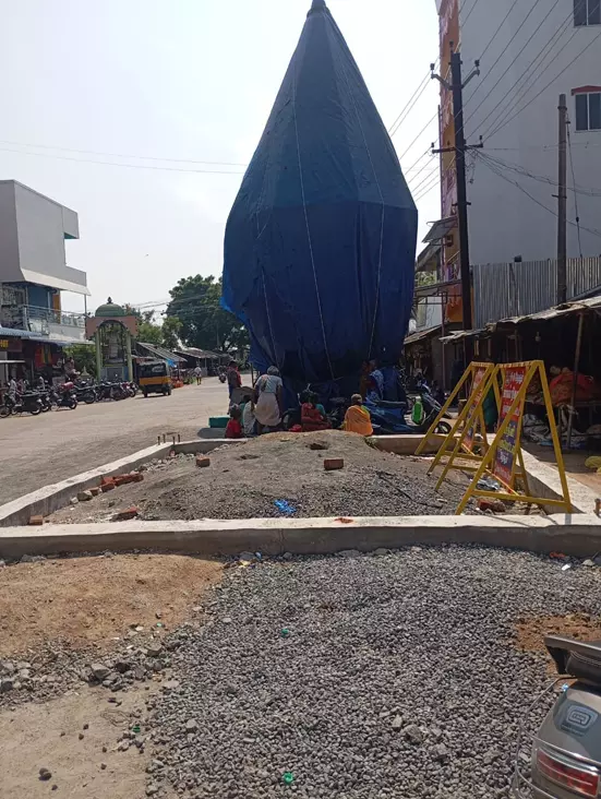 ஆமை வேகத்தில் நடக்கும் தேர் கொட்டகை பணி ஆமை வேகத்தில் நடக்கும் தேர் கொட்டகை பணி