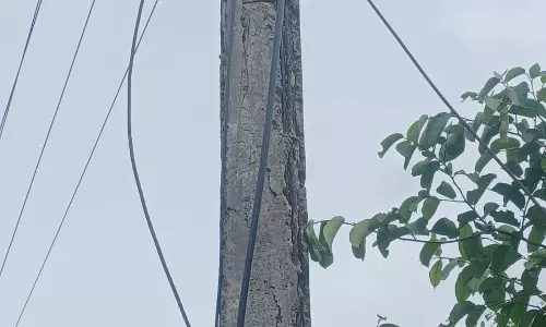 ஆபத்தான மின்கம்பம் ஆபத்தான மின்கம்பம்