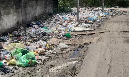 மலை போல குப்பை மலை போல குப்பை