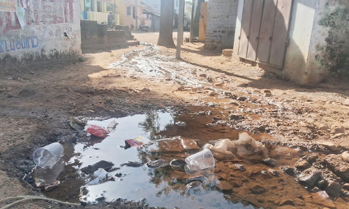 குழாய் உடைப்பால் வீணாகும் குடிநீர் குழாய் உடைப்பால் வீணாகும் குடிநீர்