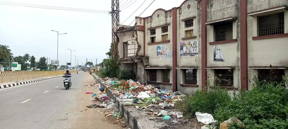 குவிந்து கிடக்கும் குப்பைகள் குவிந்து கிடக்கும் குப்பைகள்