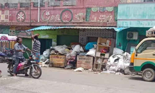 குப்பைக்கழிவுகளால் சுற்றுச்சூழல் மாசு குப்பைக்கழிவுகளால் சுற்றுச்சூழல் மாசு