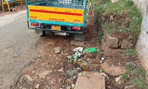 கால்வாயில் அடைப்பு கால்வாயில் அடைப்பு