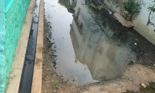 சாலையில் தேங்கும் கழிவுநீர்