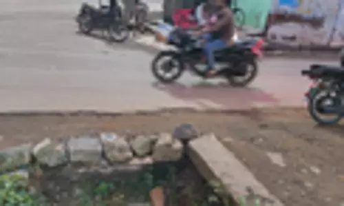 வாகன ஓட்டிகள் அச்சம் வாகன ஓட்டிகள் அச்சம்