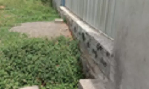 பாதியில் நிற்கும் பணி பாதியில் நிற்கும் பணி