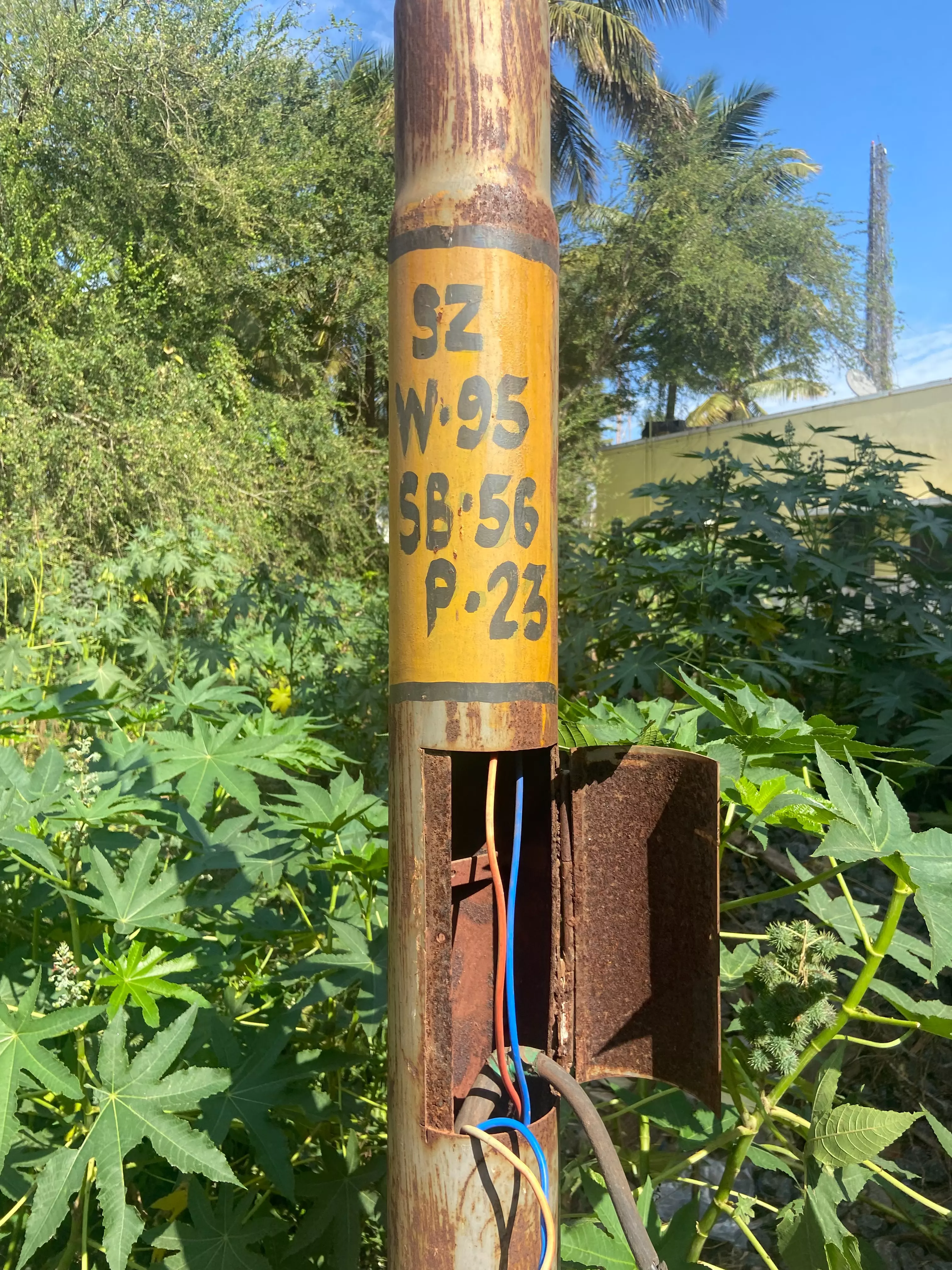 ஒளிராத தெருவிளக்குகள் ஒளிராத தெருவிளக்குகள்