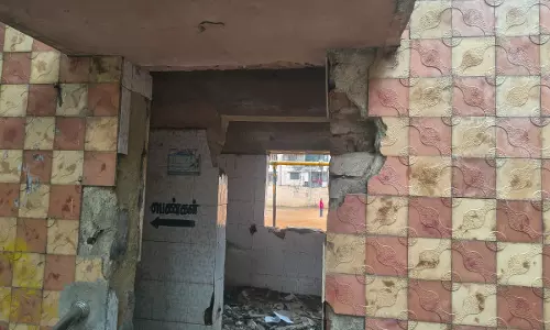 கழிவறை சீரமைக்கப்படுவது எப்போது? கழிவறை சீரமைக்கப்படுவது எப்போது?