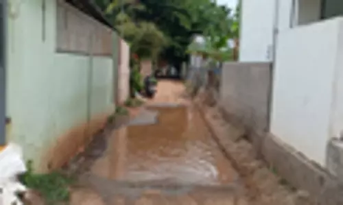 வாகன ஓட்டிகள் அவதி வாகன ஓட்டிகள் அவதி