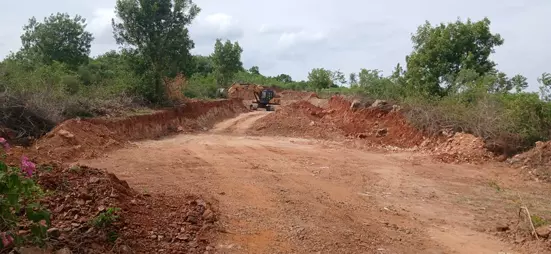 மலைக்குன்றுகளை தகர்க்கும் அவலம் மலைக்குன்றுகளை தகர்க்கும் அவலம்