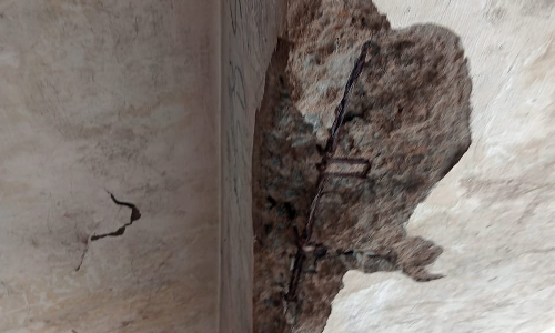 பயணிகள் நிழலகம் சீரமைக்கப்படுமா?