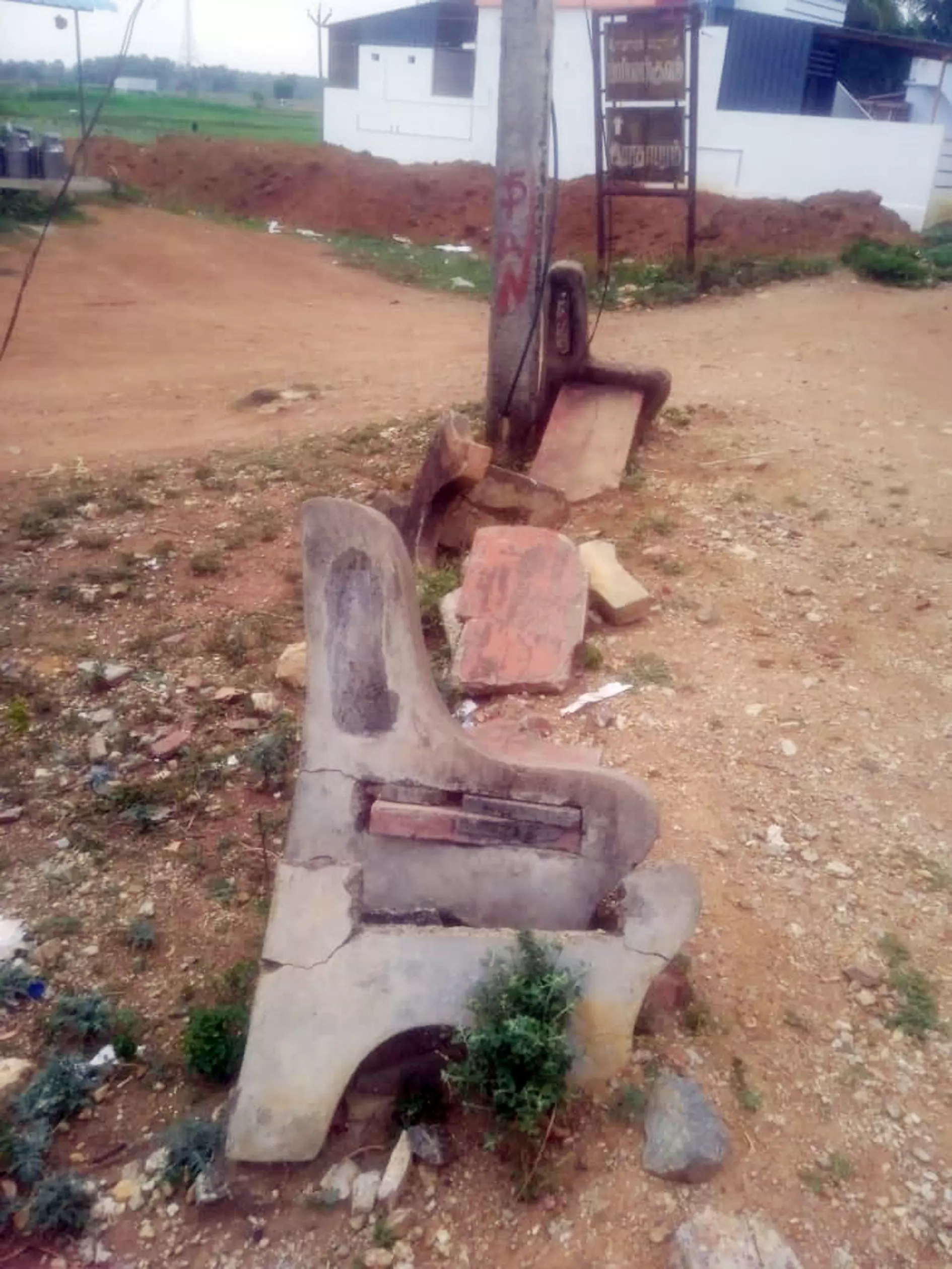 பயணிகள் நிழற்கூடம் வேண்டும்