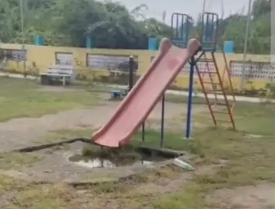 சேதம் அடைந்த சிறுவர் பூங்கா