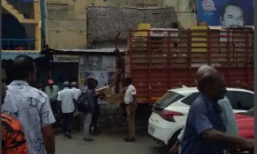 பொதுமக்களுக்கு இடையூறாக டாஸ்மாக் கடை பொதுமக்களுக்கு இடையூறாக டாஸ்மாக் கடை