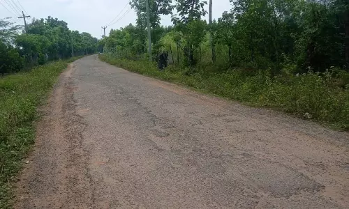 சாலையை சீரமைக்க வேண்டும்