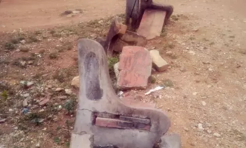 பயணிகள் நிழற்கூடம் வேண்டும்