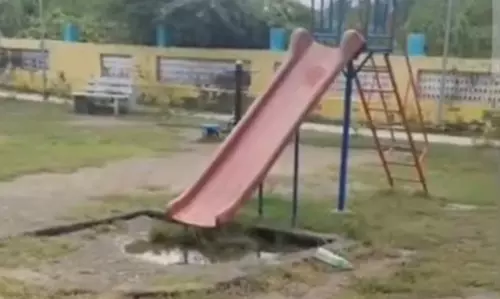 சேதம் அடைந்த சிறுவர் பூங்கா