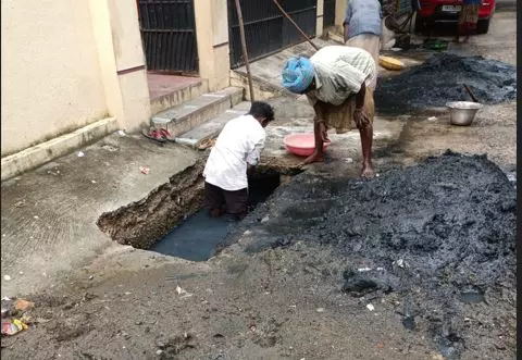 முறையற்ற சாக்கடை கழிவுகள் அகற்றம் முறையற்ற சாக்கடை கழிவுகள் அகற்றம்