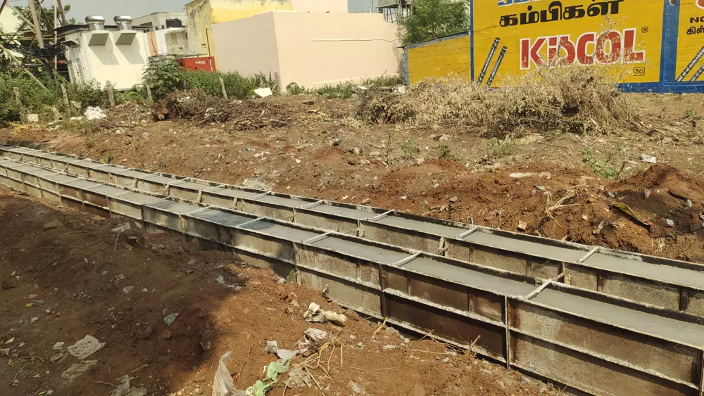 வாய்க்கால் அமைக்கும் பணி வாய்க்கால் அமைக்கும் பணி