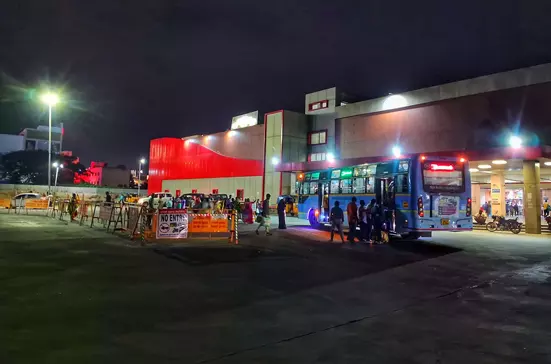 புதிய பஸ் நிலையத்தில் கூடுதல் மின் விளக்கு வசதி புதிய பஸ் நிலையத்தில் கூடுதல் மின் விளக்கு வசதி