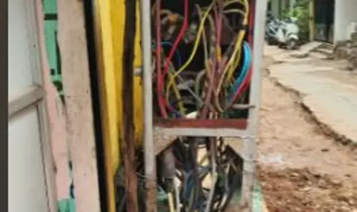 ஆபத்தான மின்பெட்டி