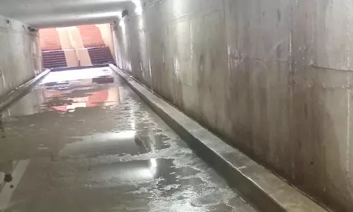 சுரங்கப்பாதையில் தேங்கிய மழைநீர் சுரங்கப்பாதையில் தேங்கிய மழைநீர்