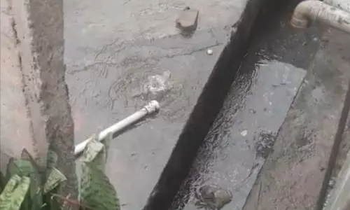 குழாய் உடைப்பால் வீணாகும் குடிநீர் குழாய் உடைப்பால் வீணாகும் குடிநீர்