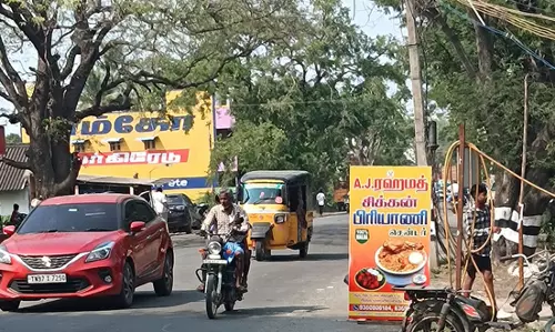 ஆபத்தை ஏற்படுத்தும் பெயர்பலகைகள்