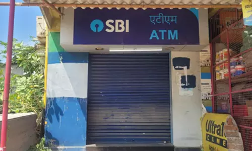 பூட்டியே கிடக்கும் ஏ.டி.எம். மையம்