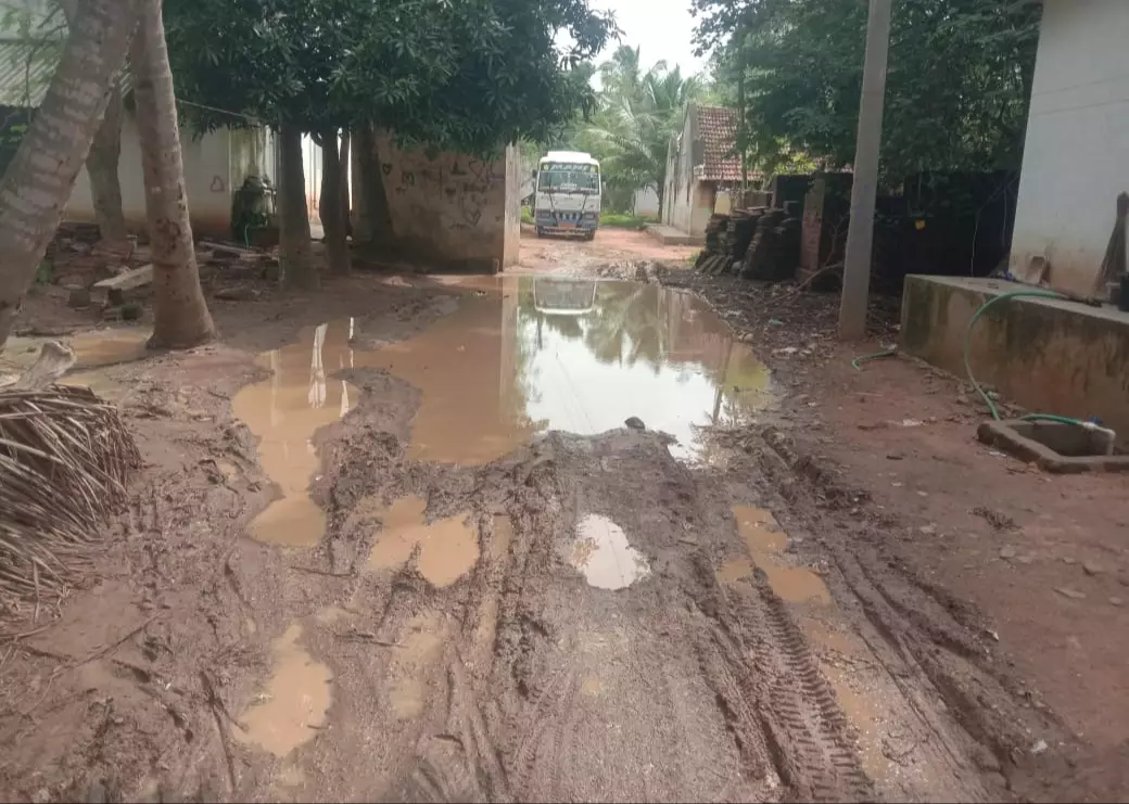 சாலை சீரமைக்கப்படுமா? சாலை சீரமைக்கப்படுமா?