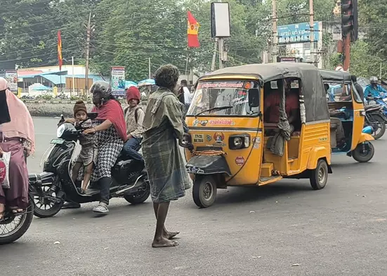 மனநலம் பாதித்தவர்களால் போக்குவரத்துக்கு இடையூறு