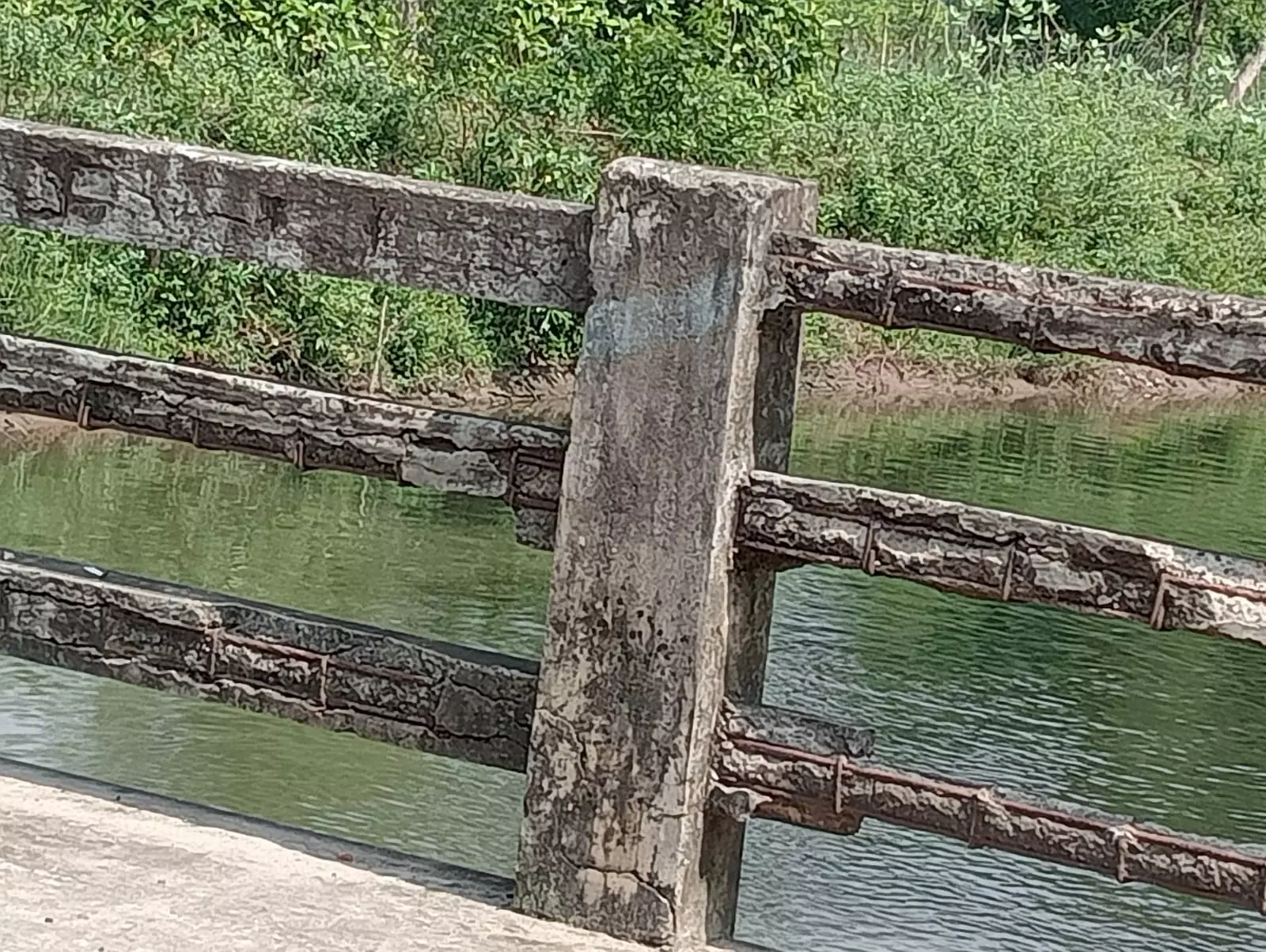 சேதமடைந்த பாலம்