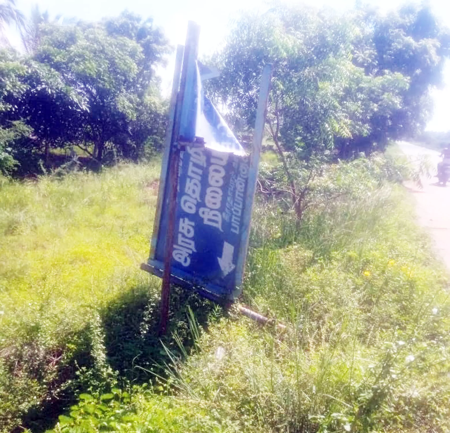 வழிகாட்டி பலகை சேதம்