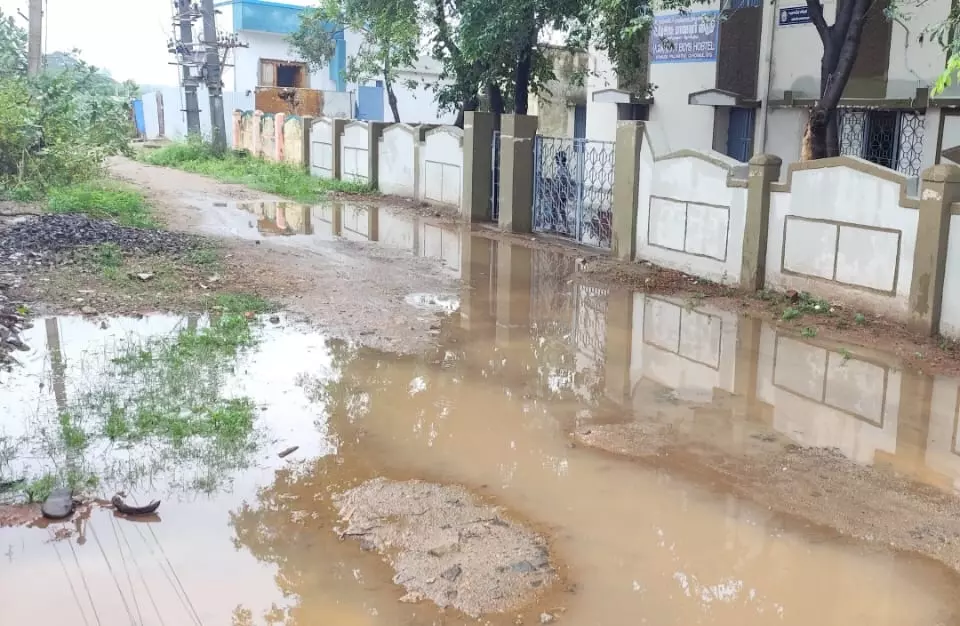 சாக்கடை கால்வாய் வசதி