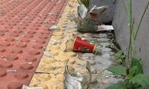 பாதசாரிகள் சிரமம் பாதசாரிகள் சிரமம்