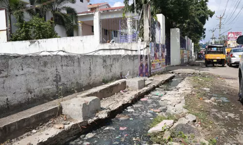 கால்வாய் சிமெண்டு சிலாப் சேதம்