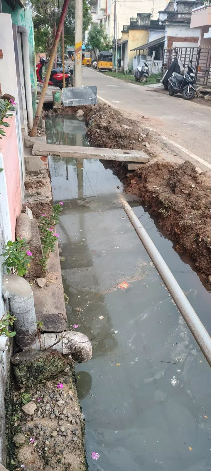 தேங்கி நிற்கும் கழிவுநீர் தேங்கி நிற்கும் கழிவுநீர்