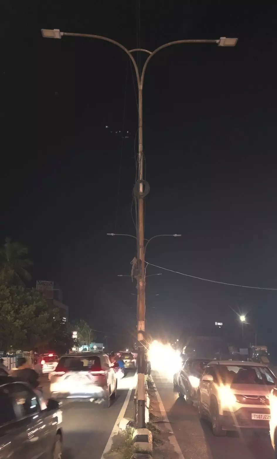 எரியாத மின்விளக்குகள் எரியாத மின்விளக்குகள்