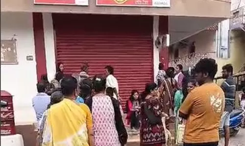 நேரத்திற்கு திறக்கப்படாத அஞ்சலகம்