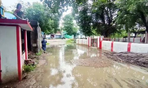 உருக்குலைந்த சாலை