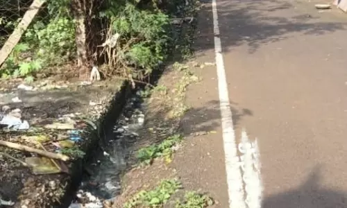 தூர்வாரப்படாத சாக்கடை கால்வாய்