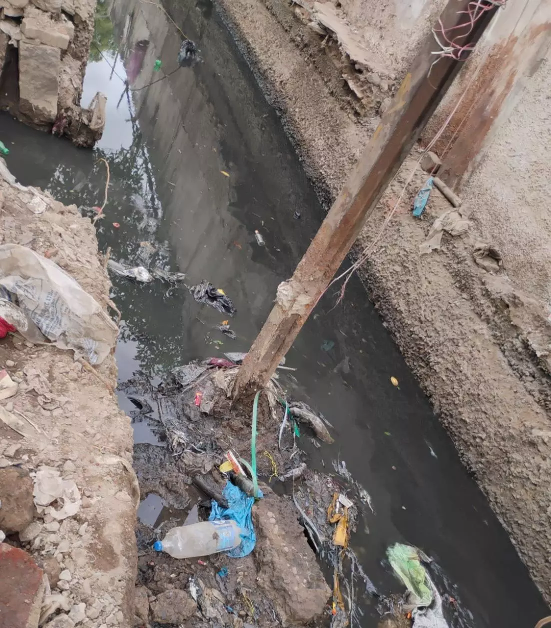 மின்கம்பம் மாற்றப்படுமா? மின்கம்பம் மாற்றப்படுமா?