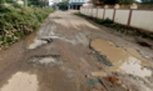 சாலையை சீரமைக்க வேண்டும் சாலையை சீரமைக்க வேண்டும்